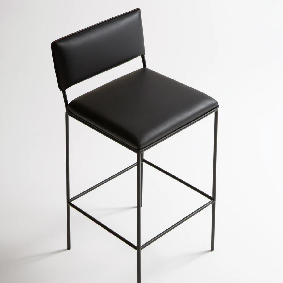Czarny hoker barowy ze stali i skóry syntetycznej PU 45 x 50 x 96 cm